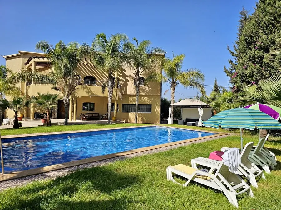 Majestic Estate: Luxury Villa on 1-Hectare Olive Grove