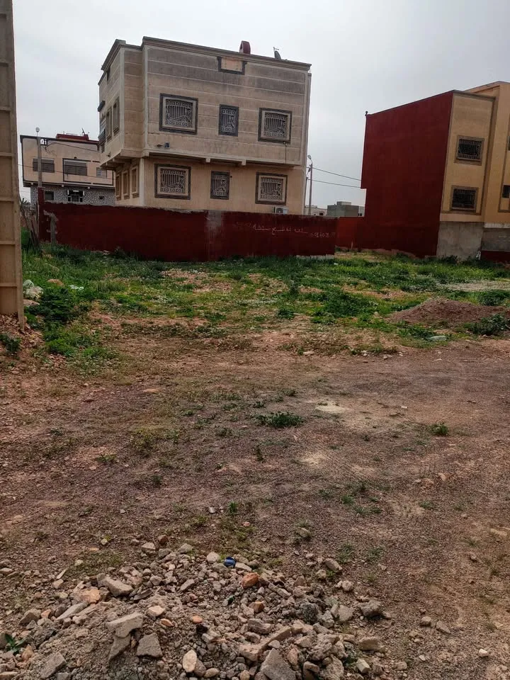 Terrain pour Villa à Vendre – 251 m² – 3 Façades - Image 1